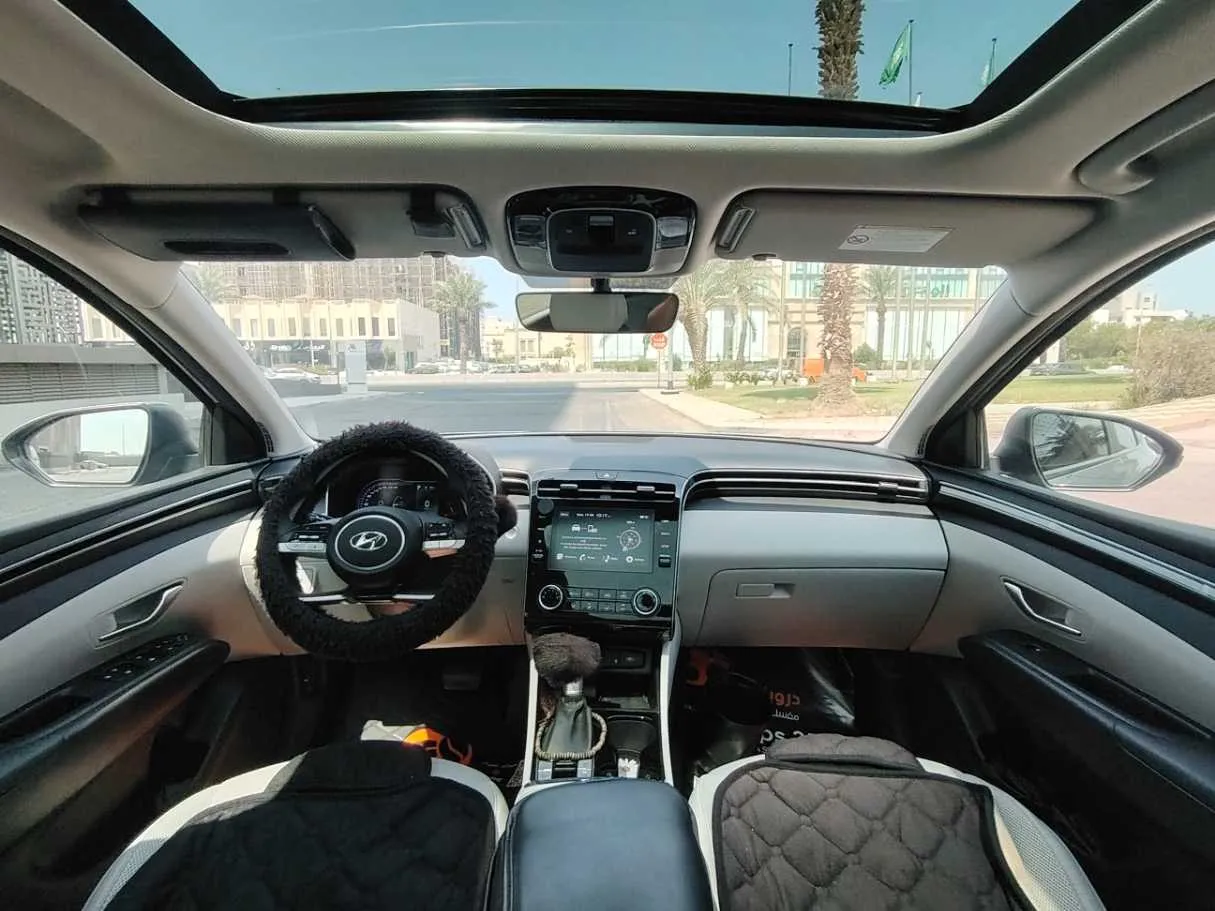 Car image 17