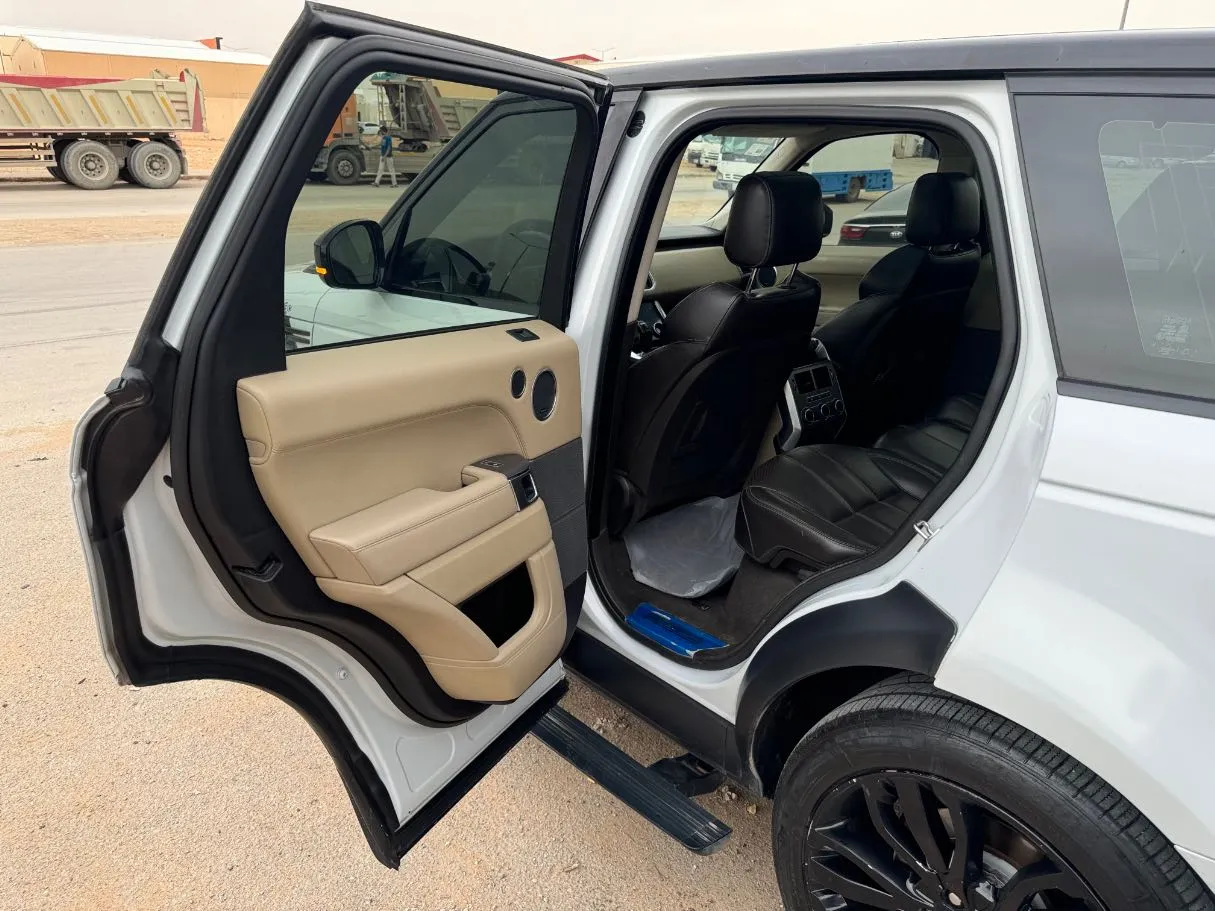 Car image 13