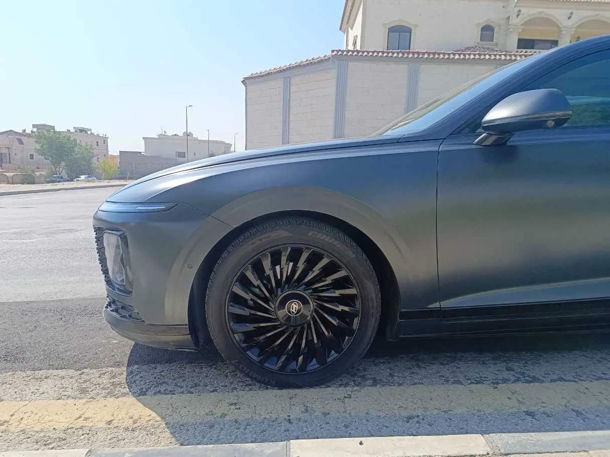 Car image 8