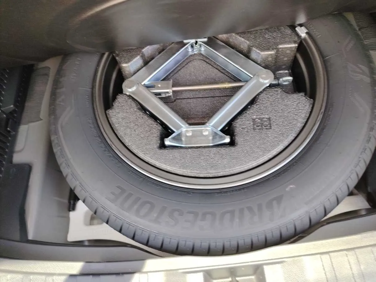 Car image 35