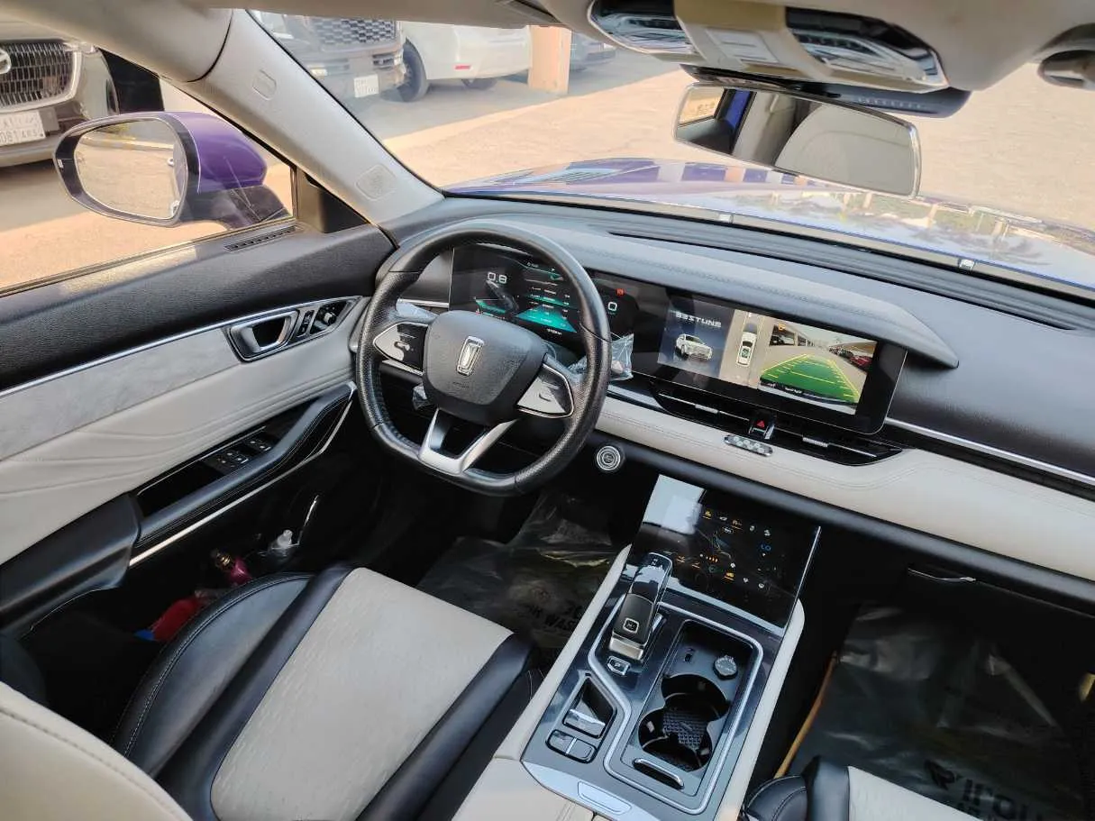 Car image 25