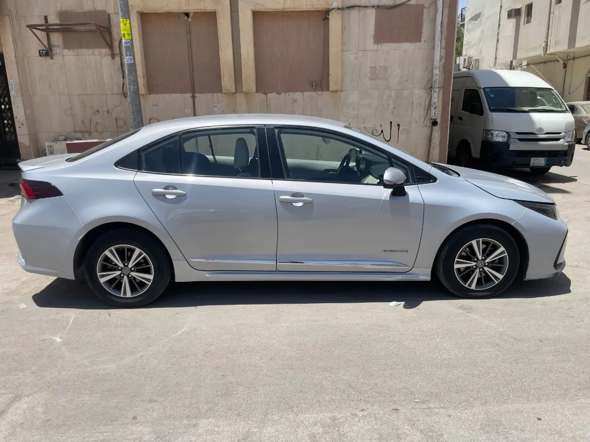 Car image 4