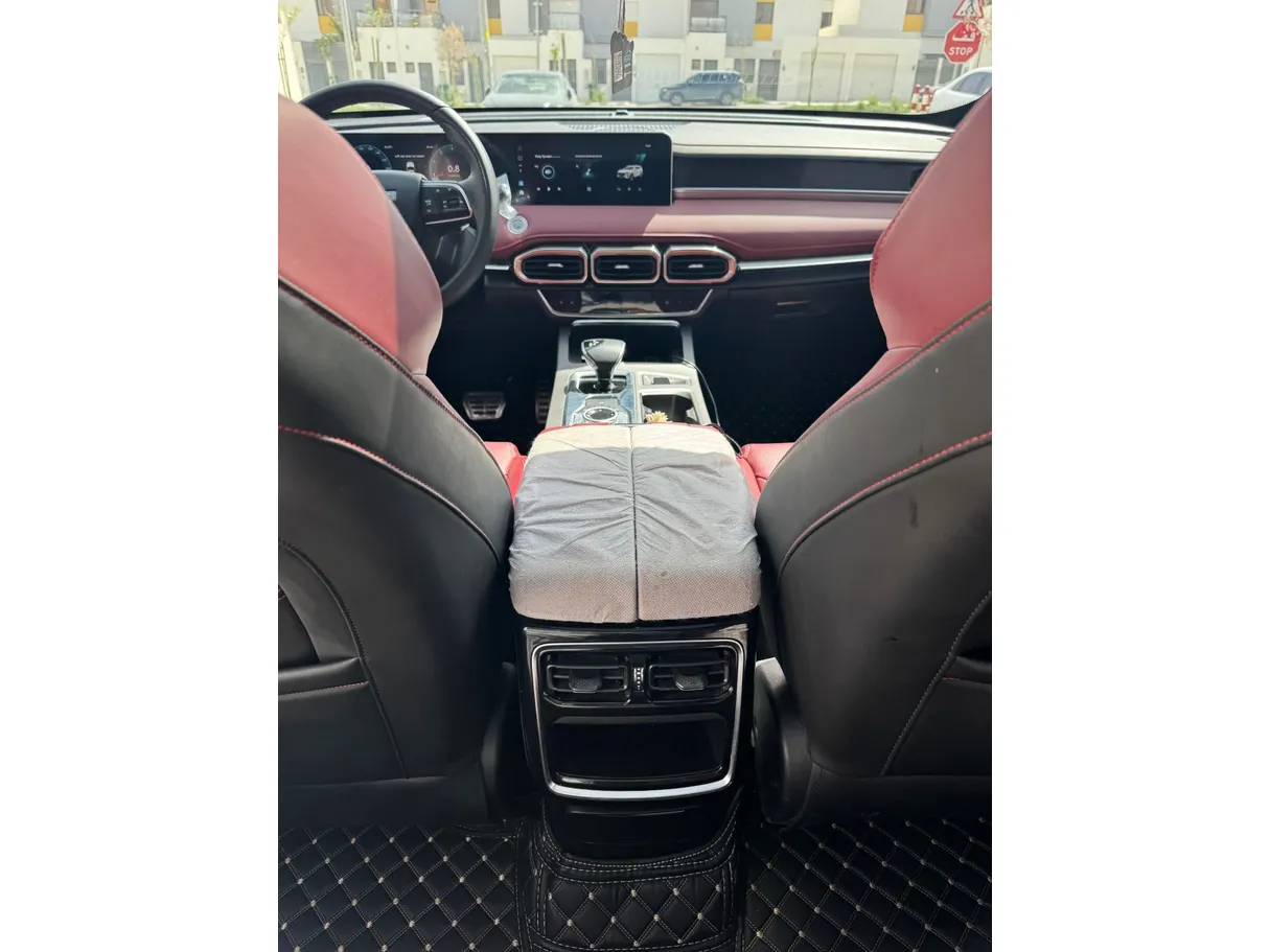 Car image 16