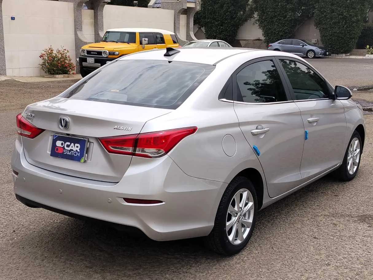 Car image 5
