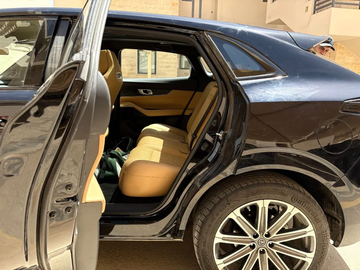Car image 15