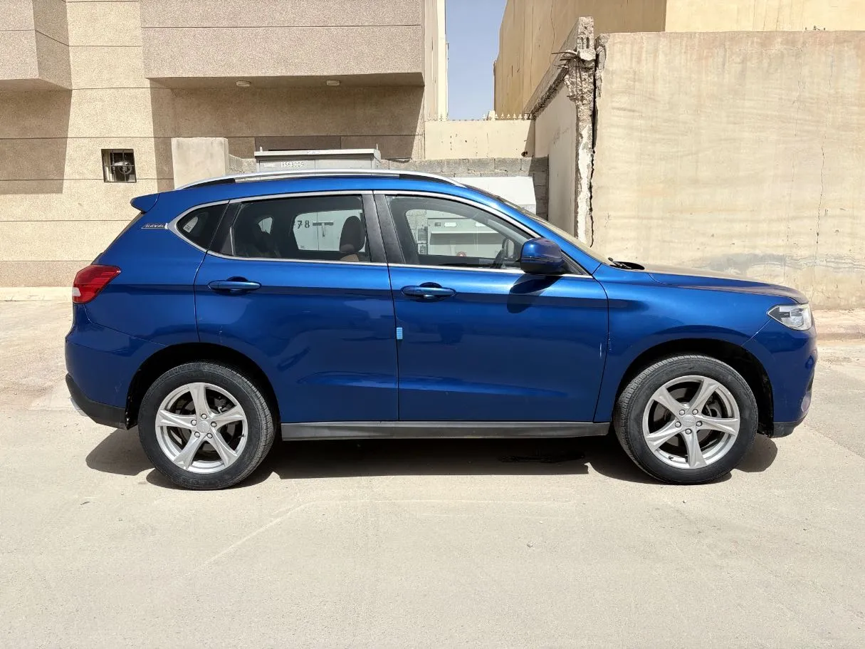 Car image 4