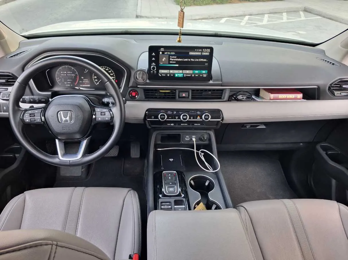 Car image 18