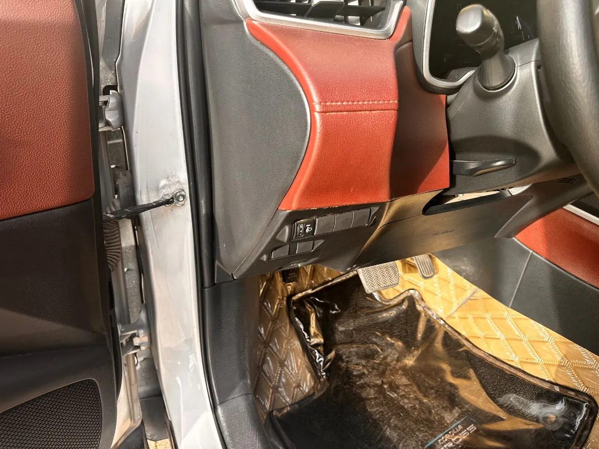 Car image 26