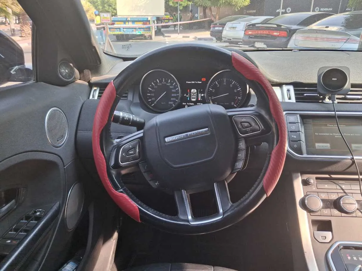 Car image 17