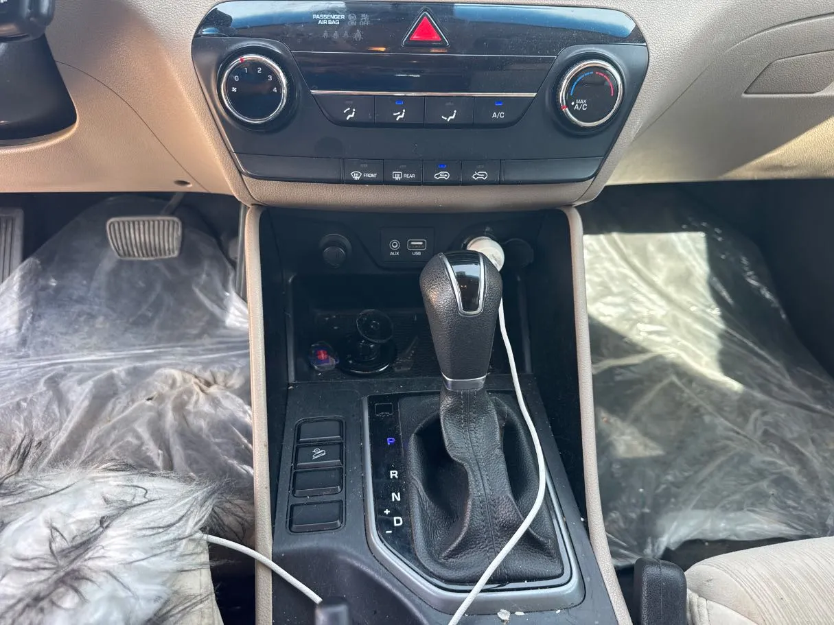 Car image 15