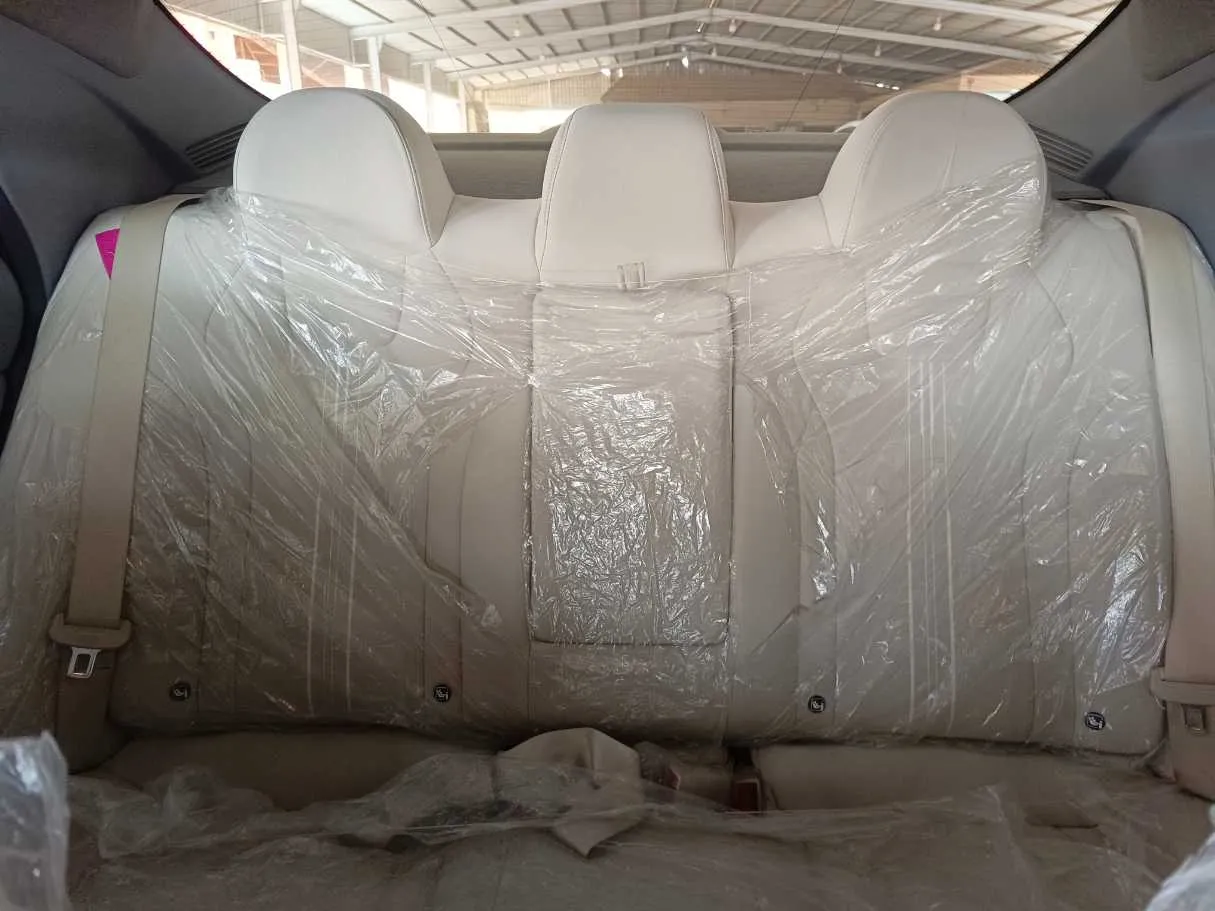 Car image 17