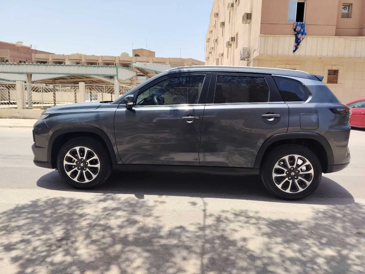 Car image 8