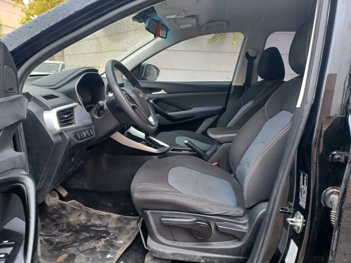 Car image 11