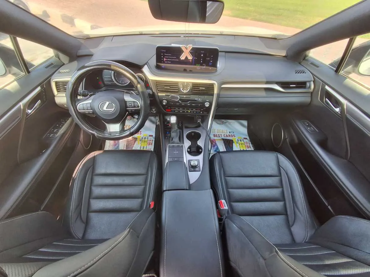Car image 12