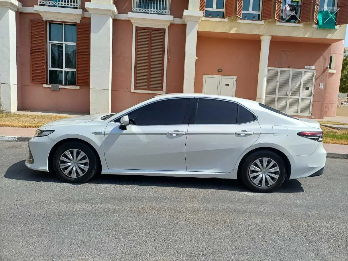 Car image 4