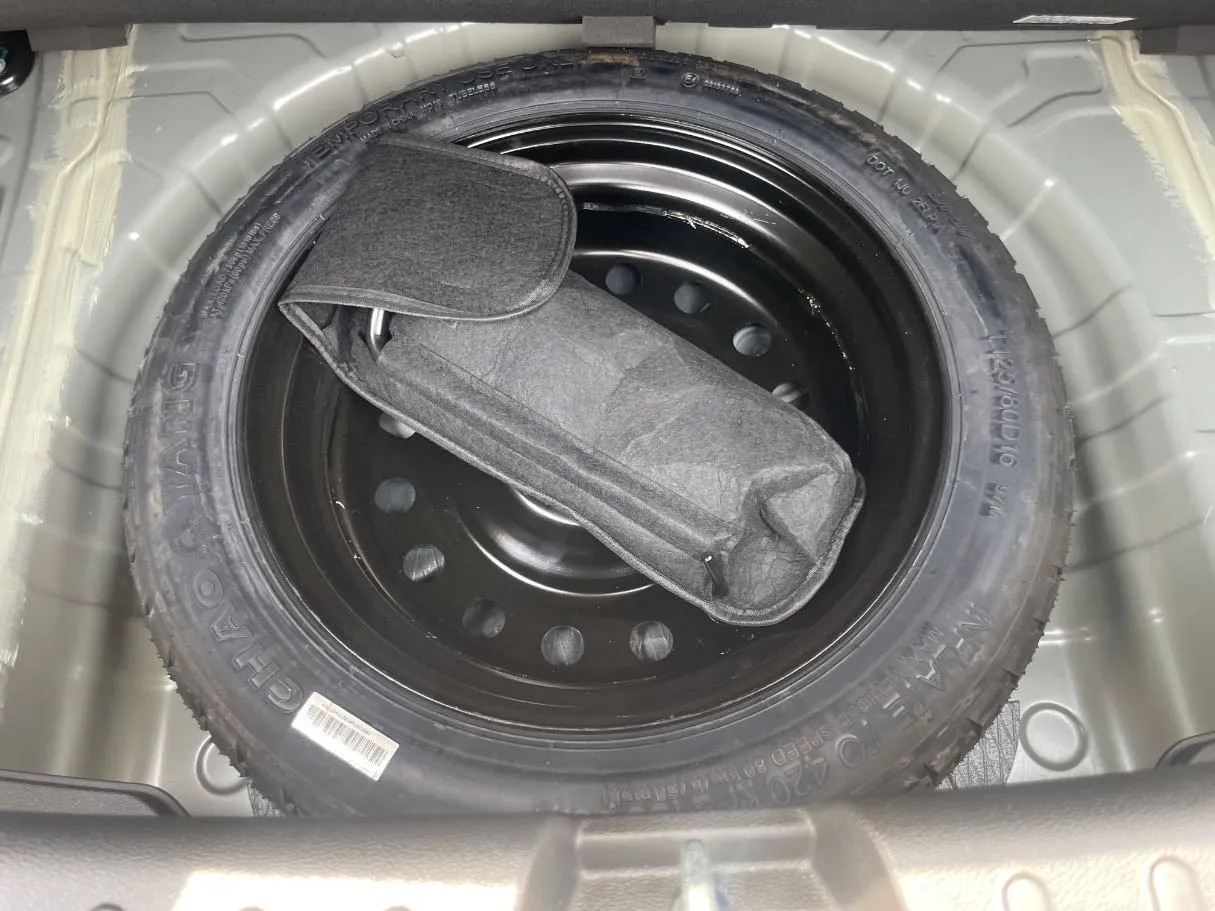 Car image 24