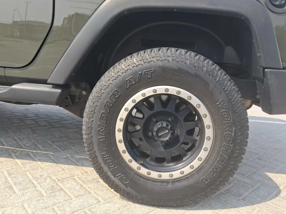 Car image 9