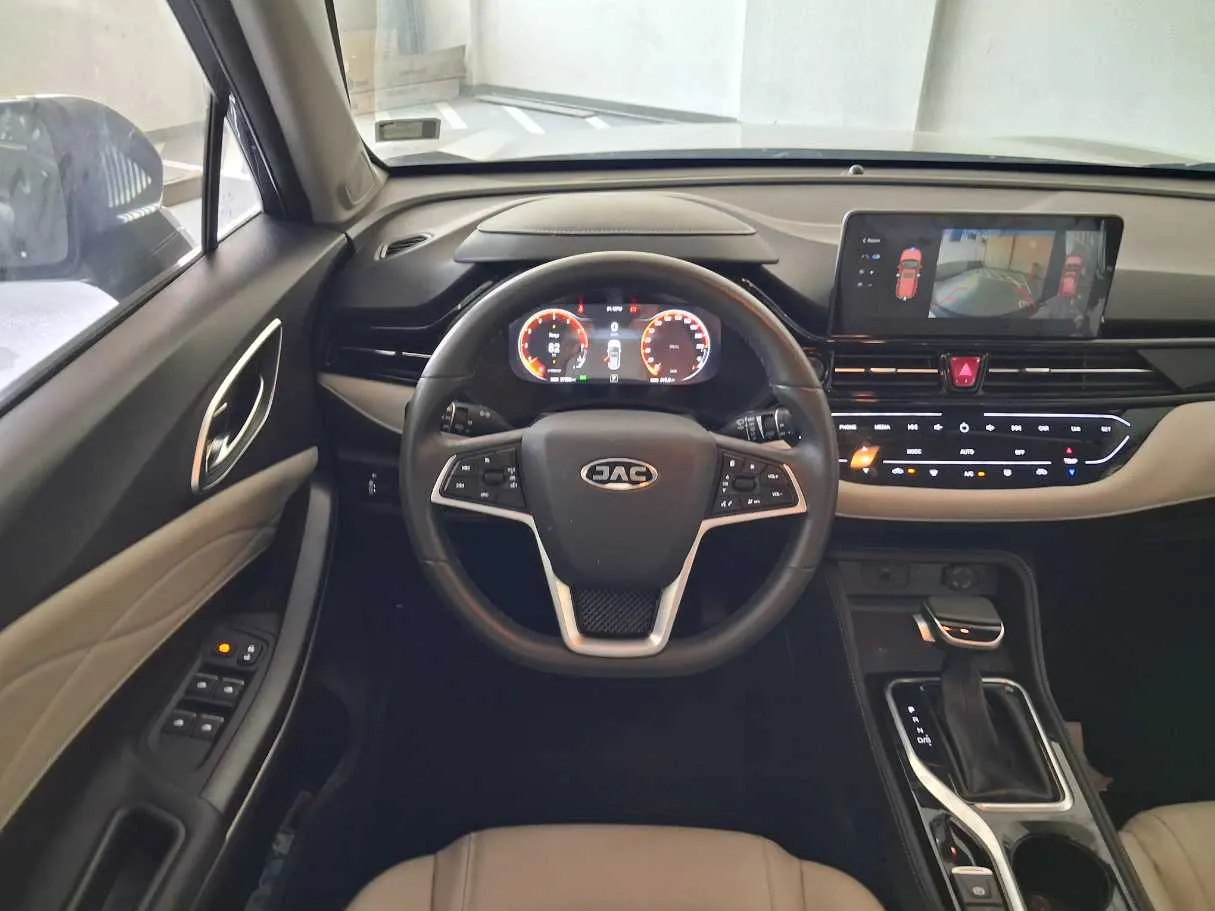 Car image 18
