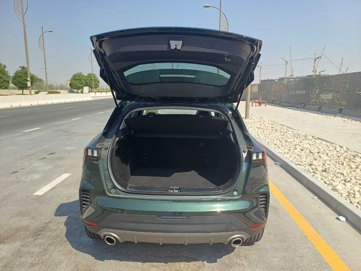 Car image 19
