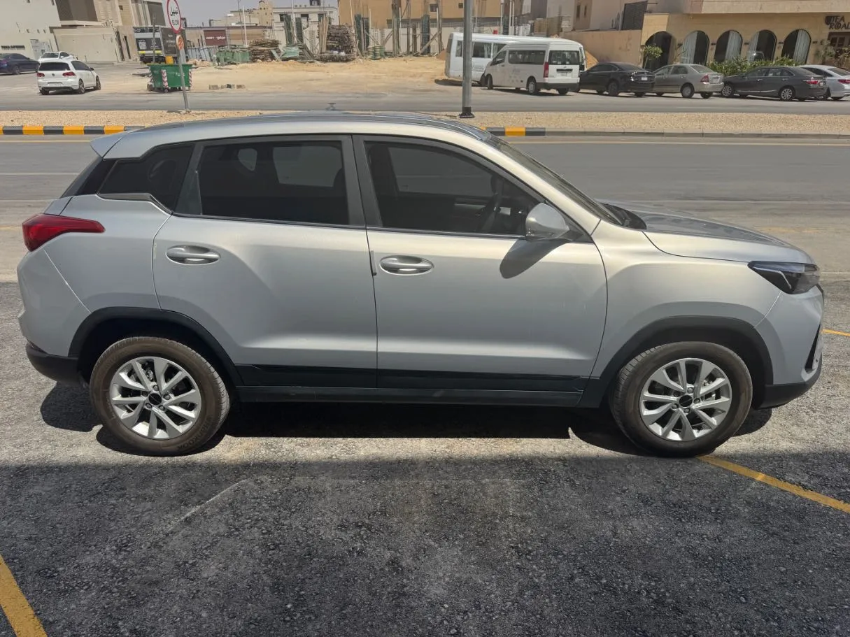 Car image 4