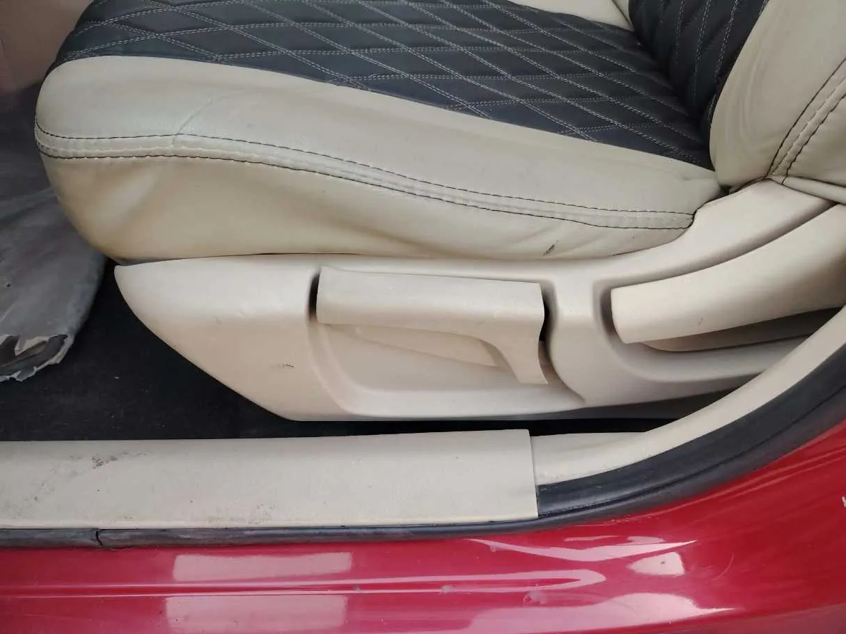 Car image 38