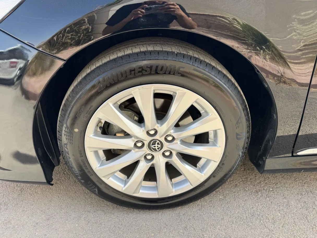 Car image 9