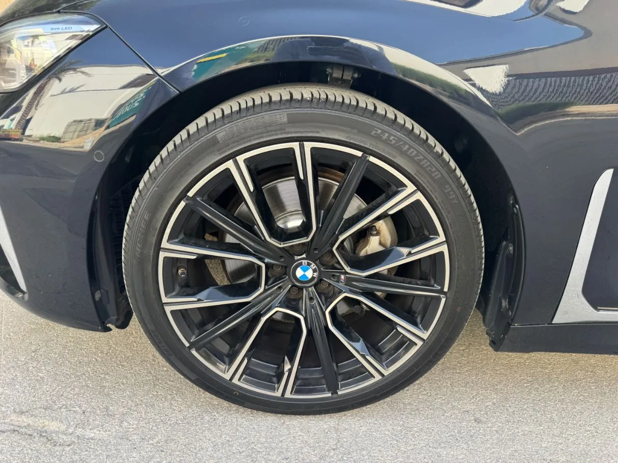 Car image 9