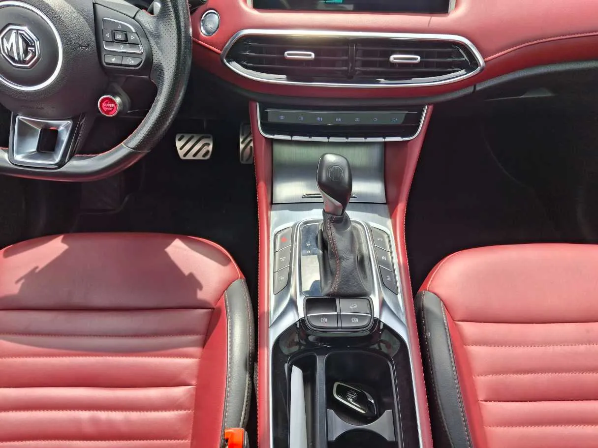 Car image 16