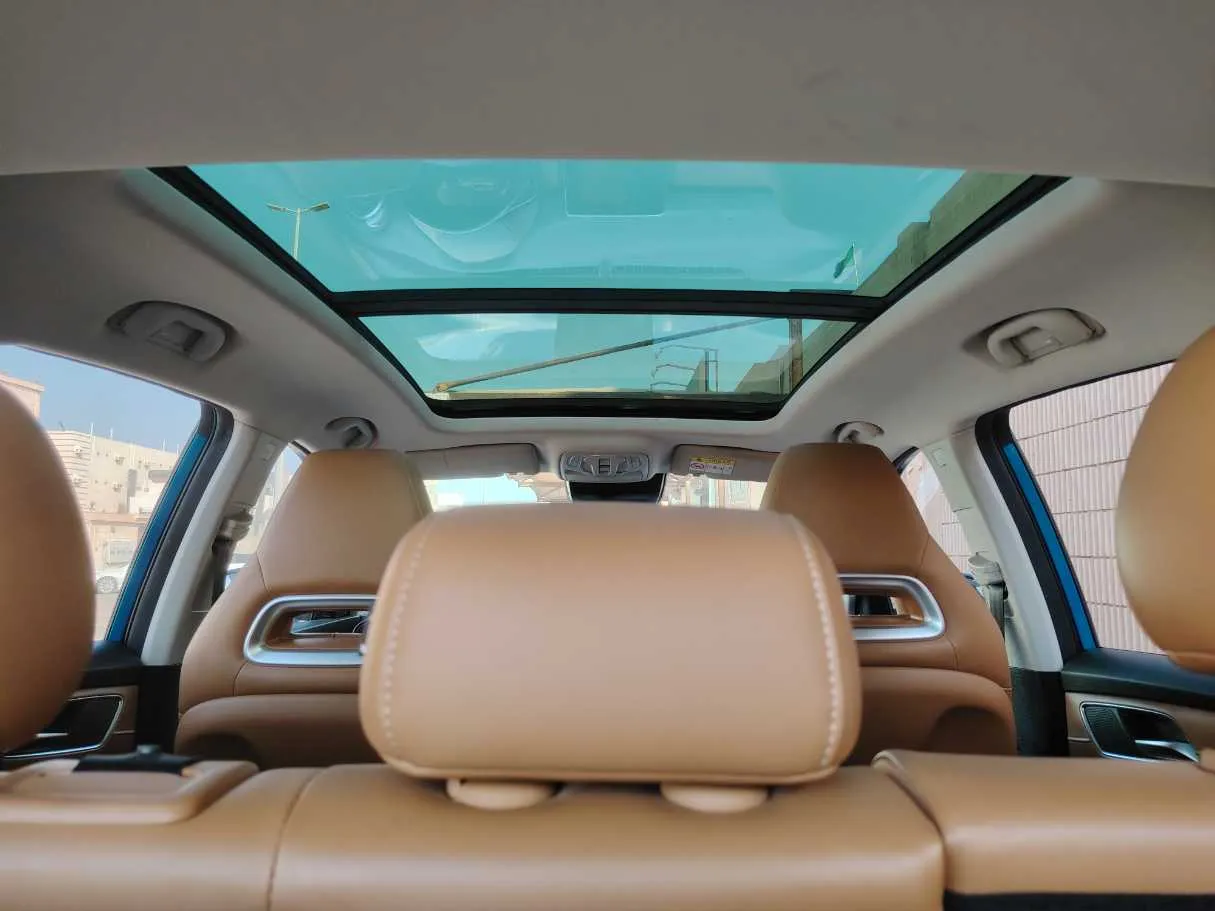 Car image 17