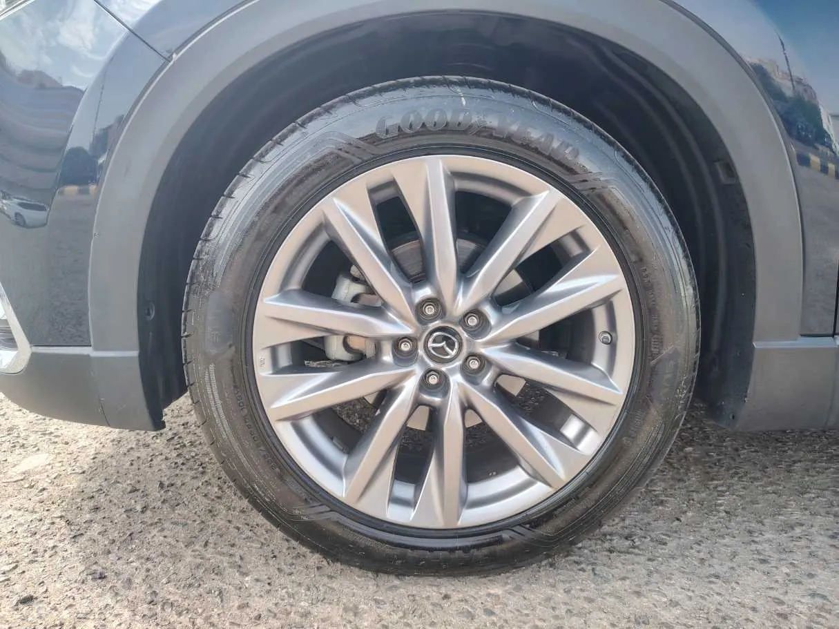 Car image 9