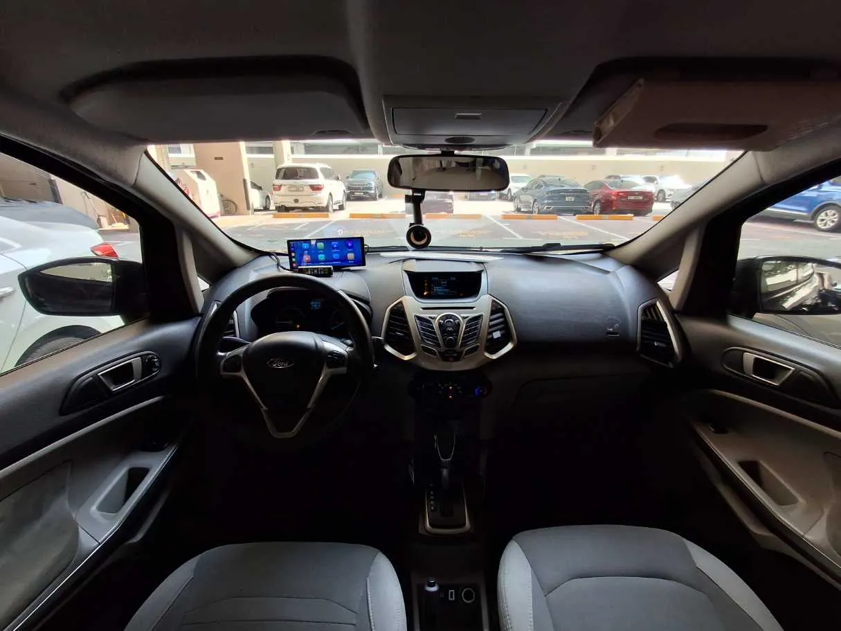 Car image 14