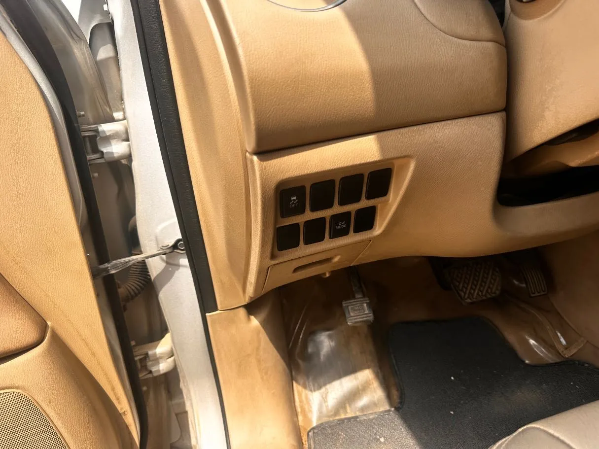 Car image 26