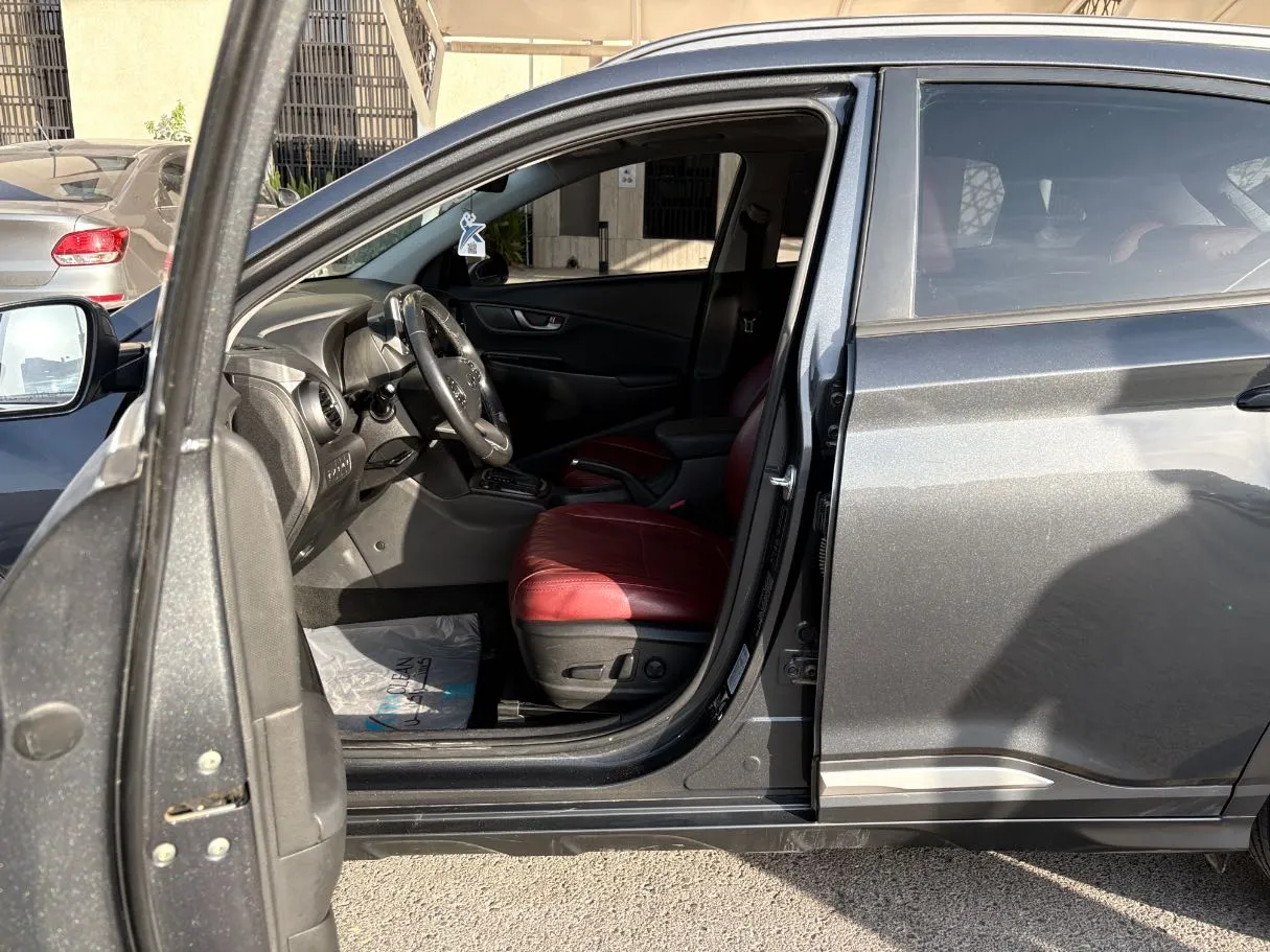 Car image 11