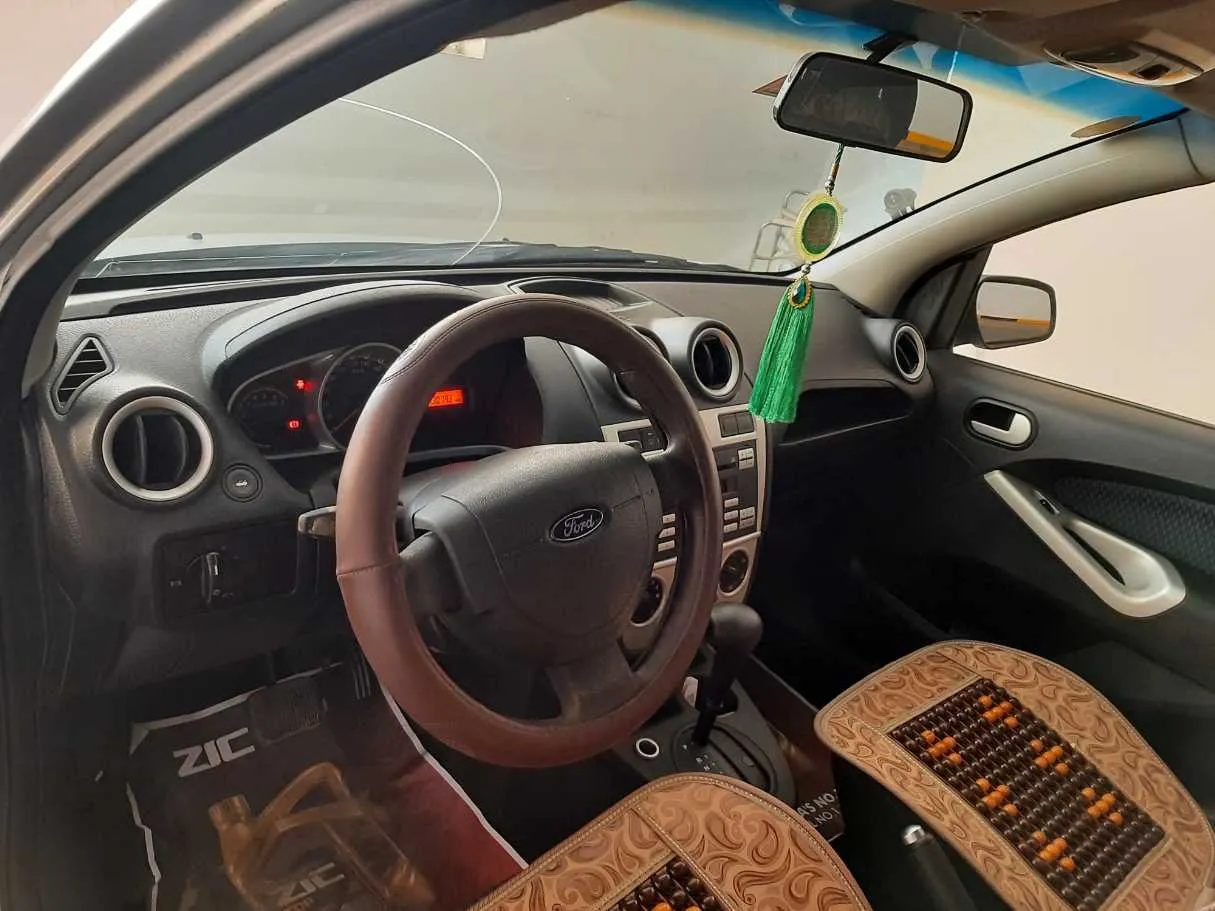 Car image 11