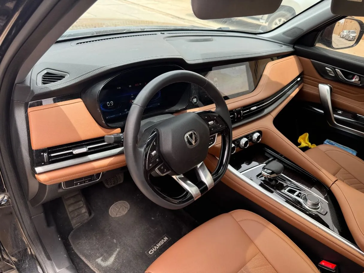 Car image 12