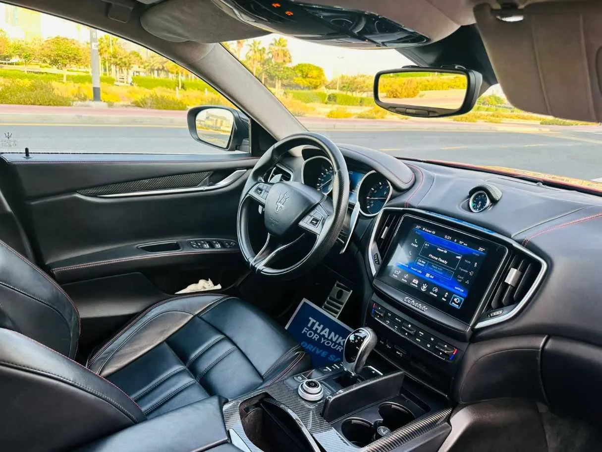 Car image 12