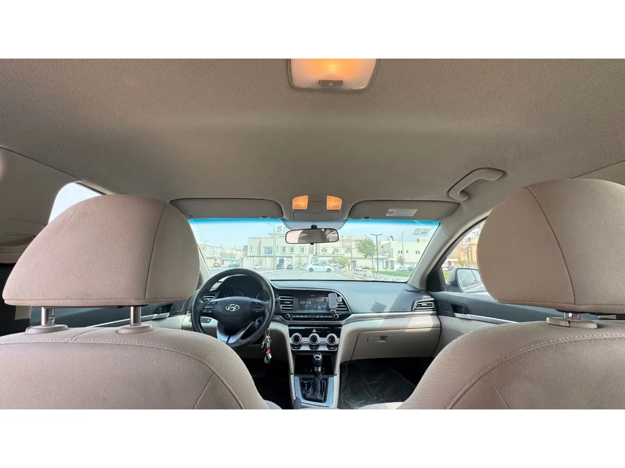 Car image 14