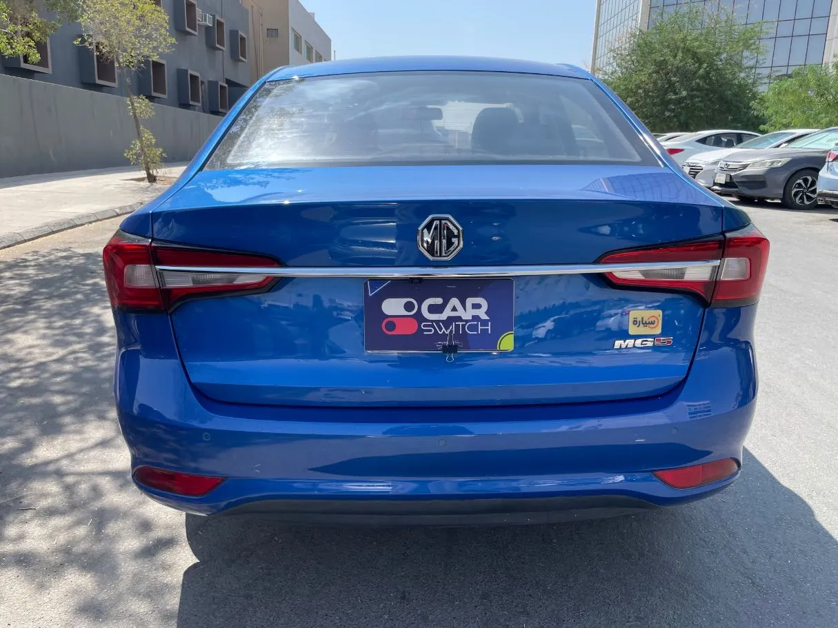 Car image 5