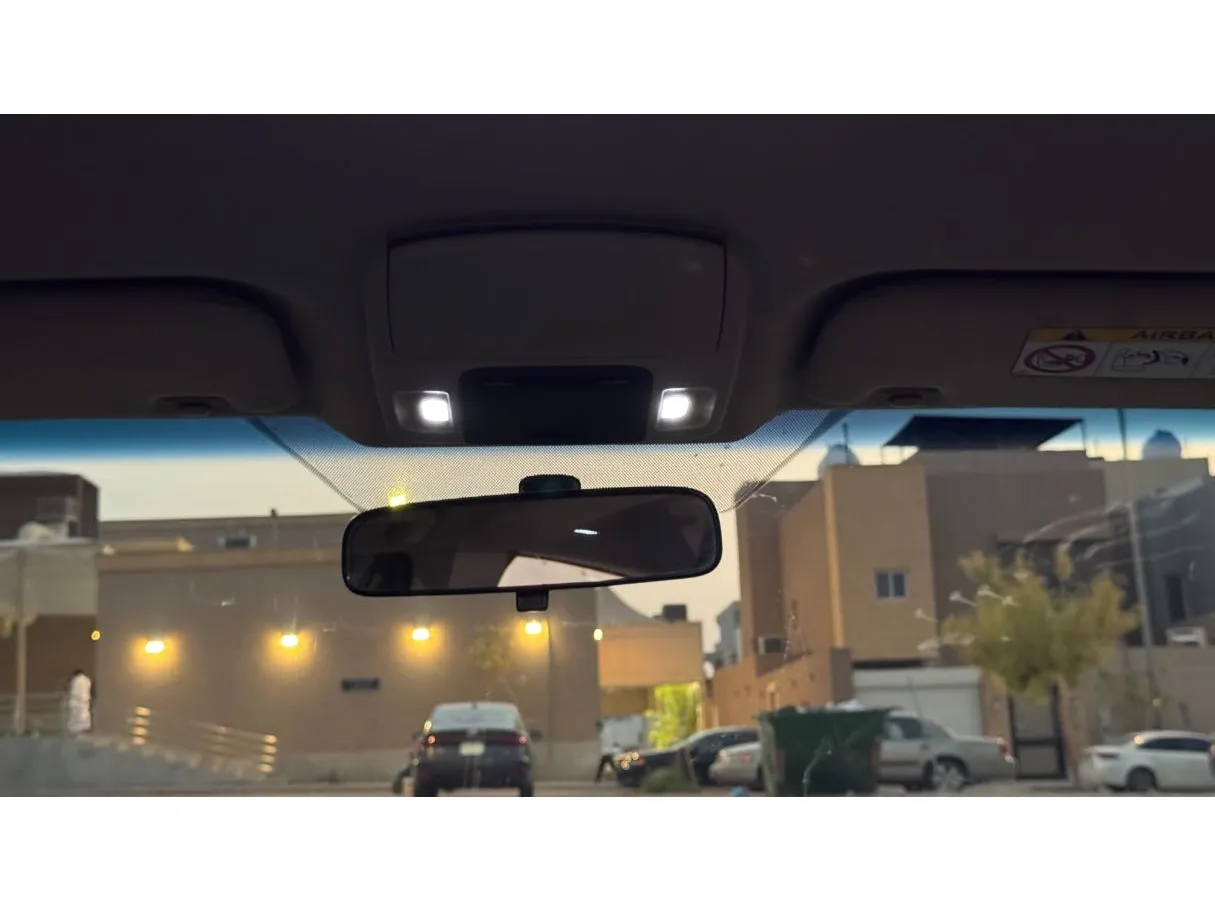 Car image 23