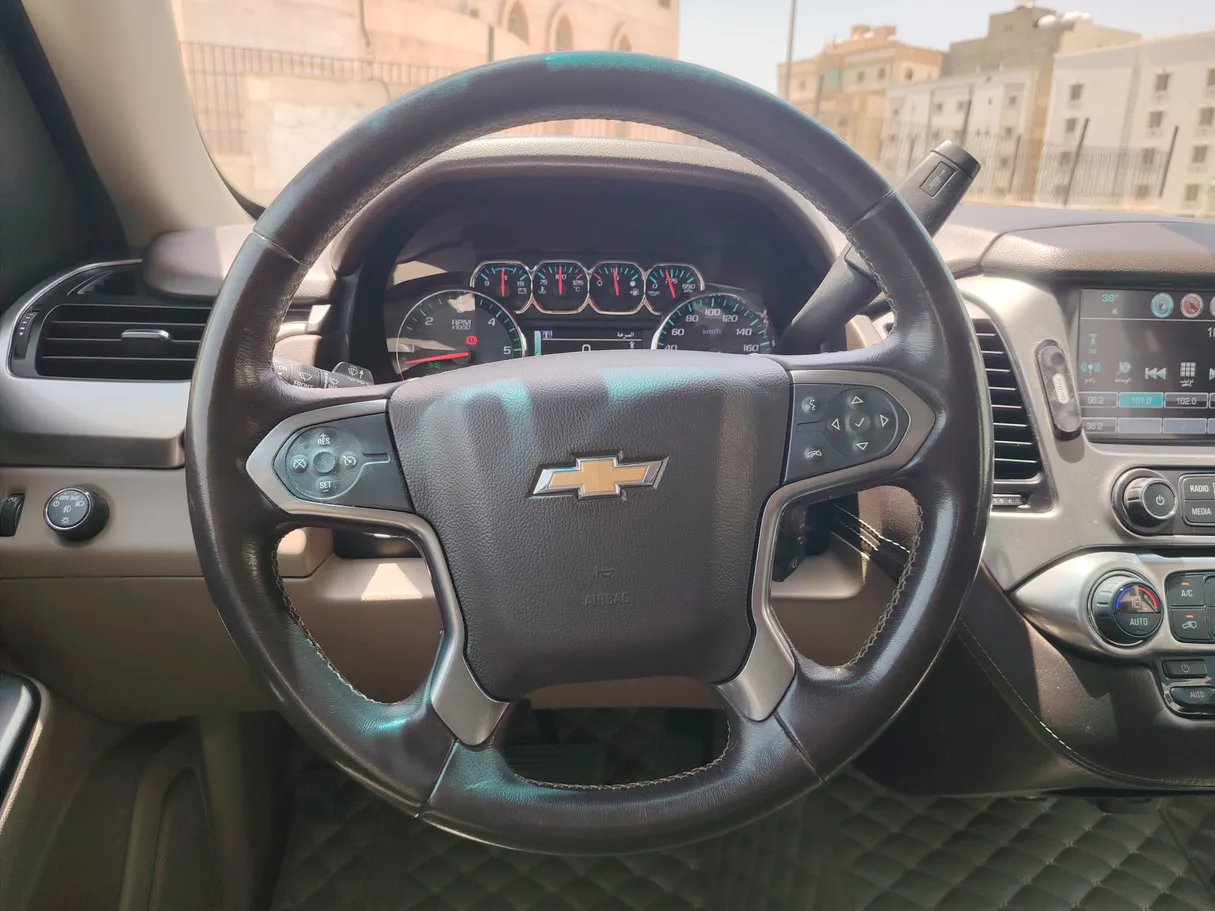 Car image 19