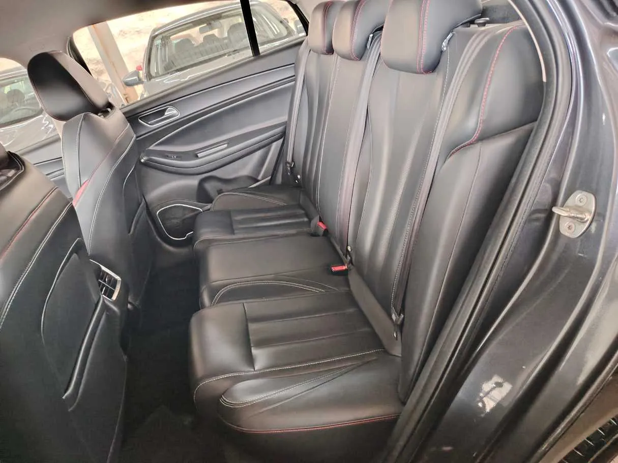 Car image 17