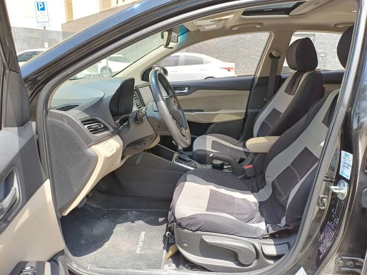 Car image 12