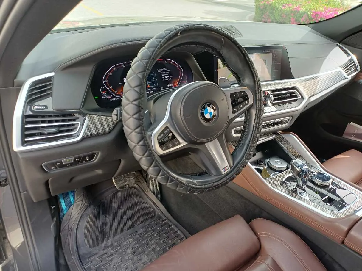 Car image 11