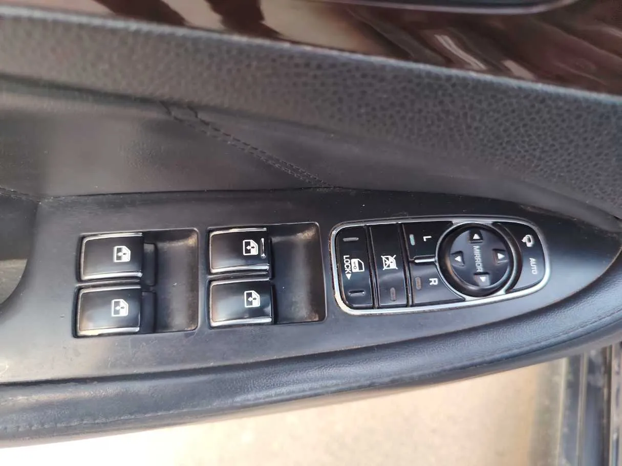 Car image 27