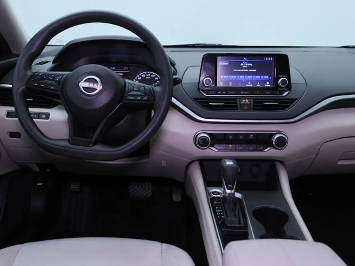 Car image 15