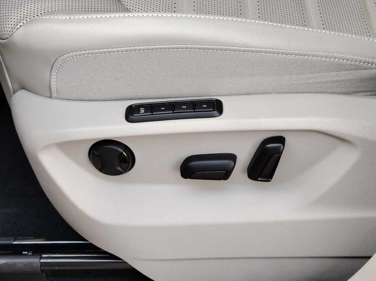 Car image 31