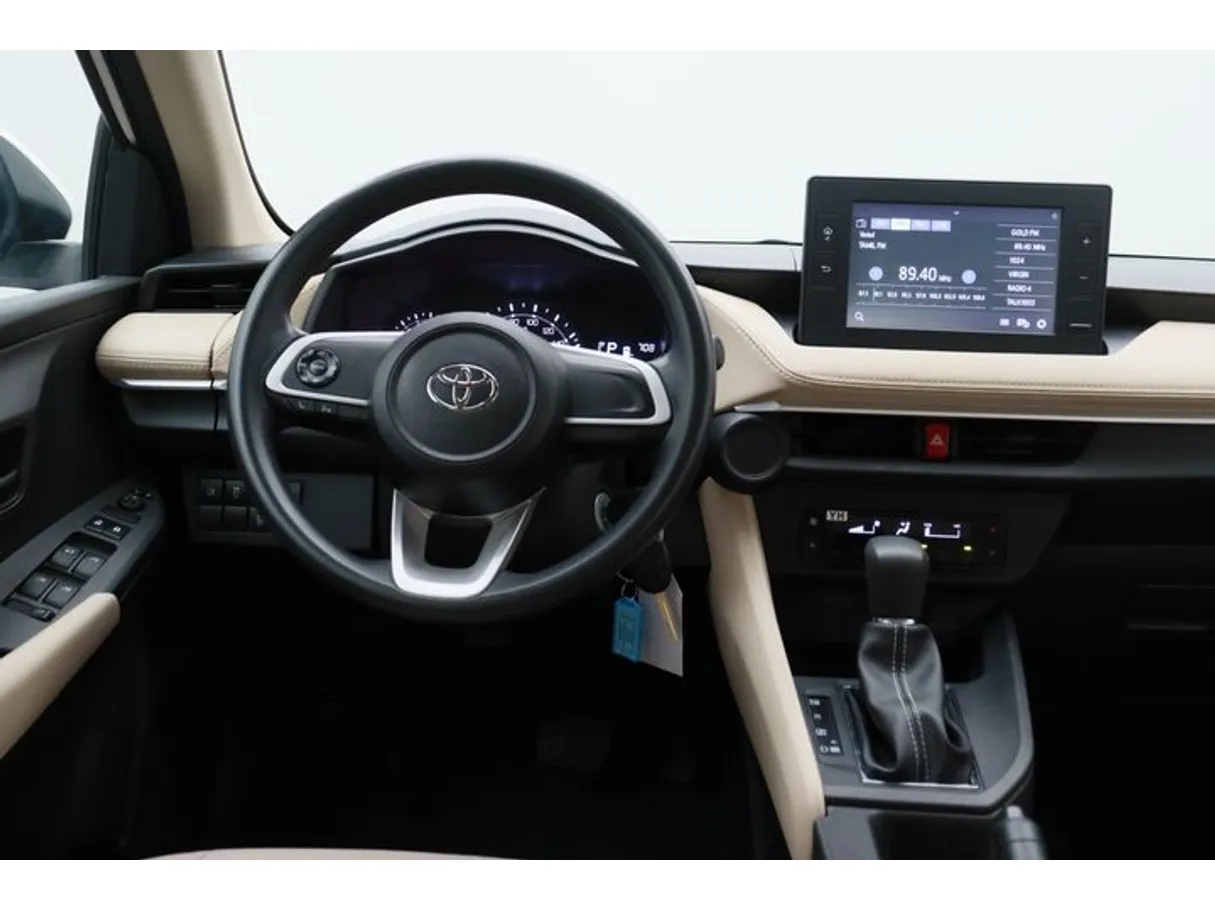 Car image 15
