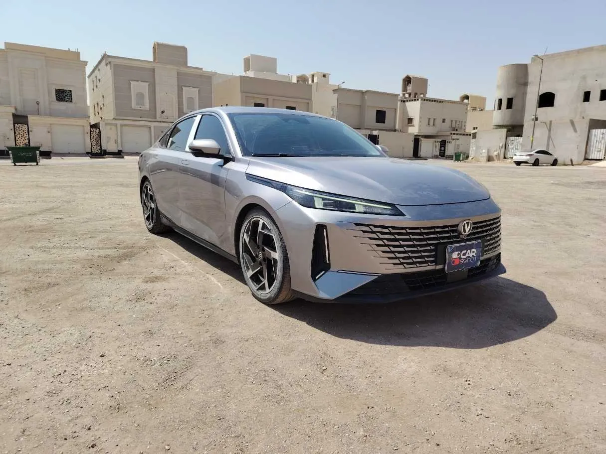 Car image 3