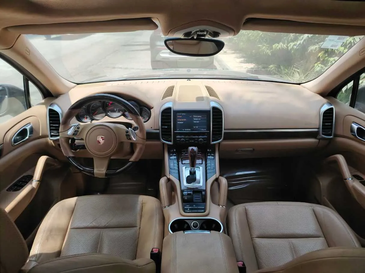 Car image 22