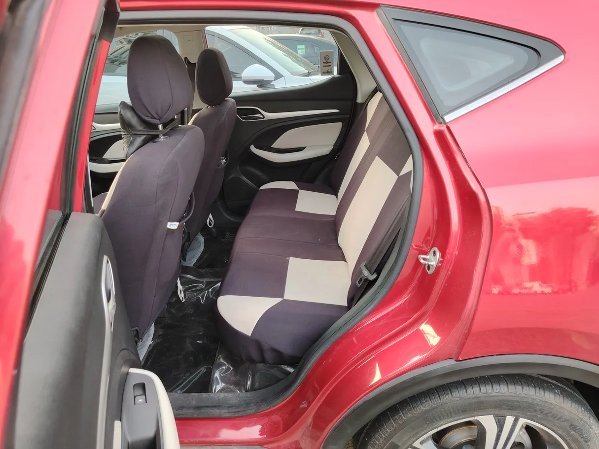 Car image 15